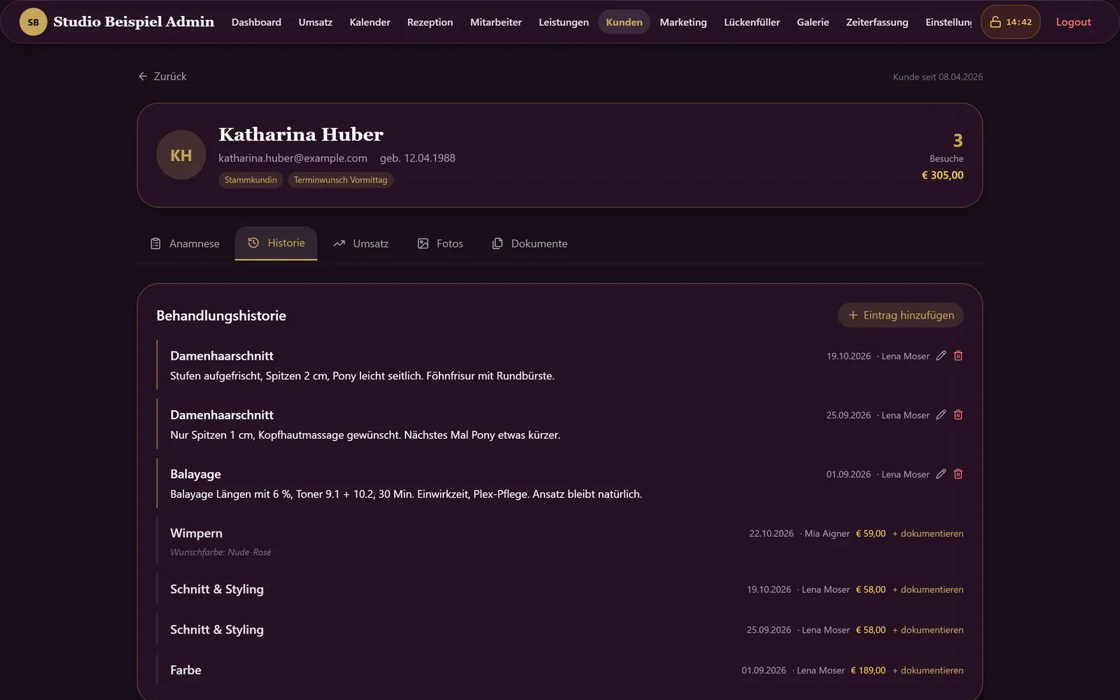 Kundenkartei mit Behandlungshistorie und Notizen einer Beispielkundin