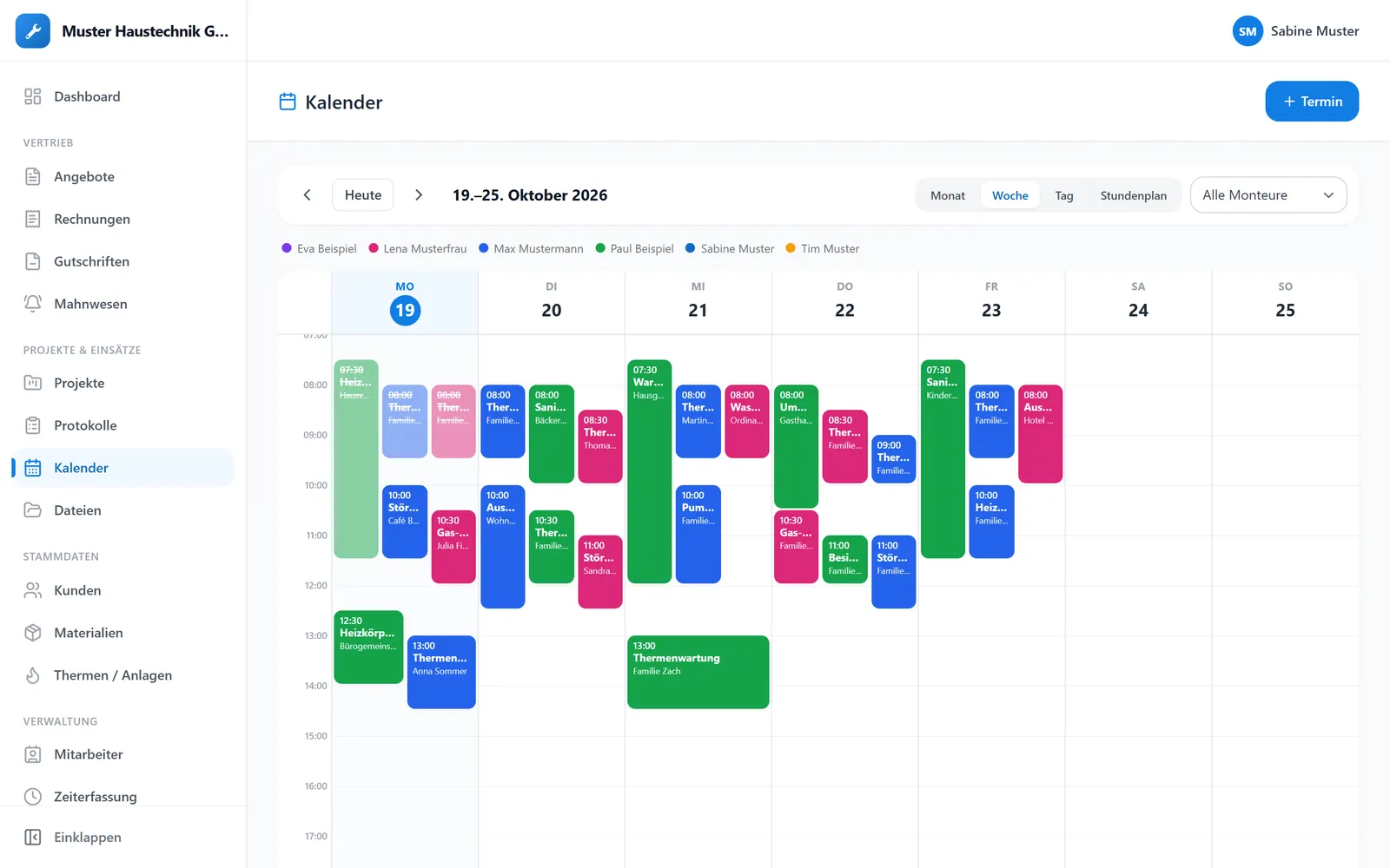 Wochenkalender mit farbigen Einsätzen mehrerer Monteure, Beispieldaten